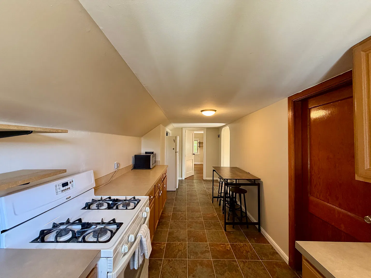 1 bed, 800 sqft, $1,900 — Photo 1