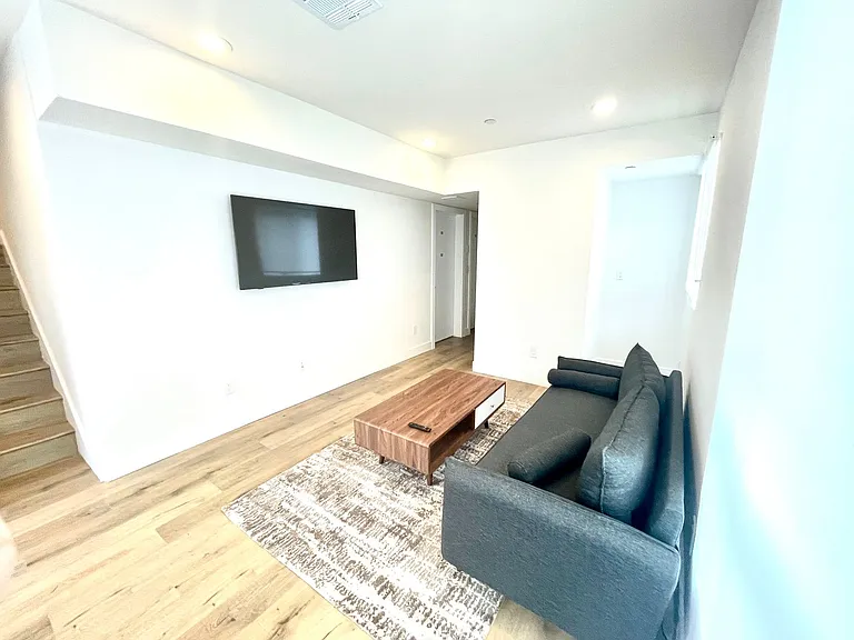 1543 W 37th Pl — Photo 40