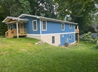 8 Hawthorne Ln, Asheville, NC 28801