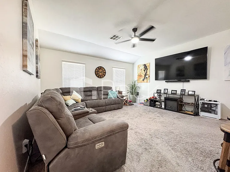 321 Karlee Ln — Photo 3
