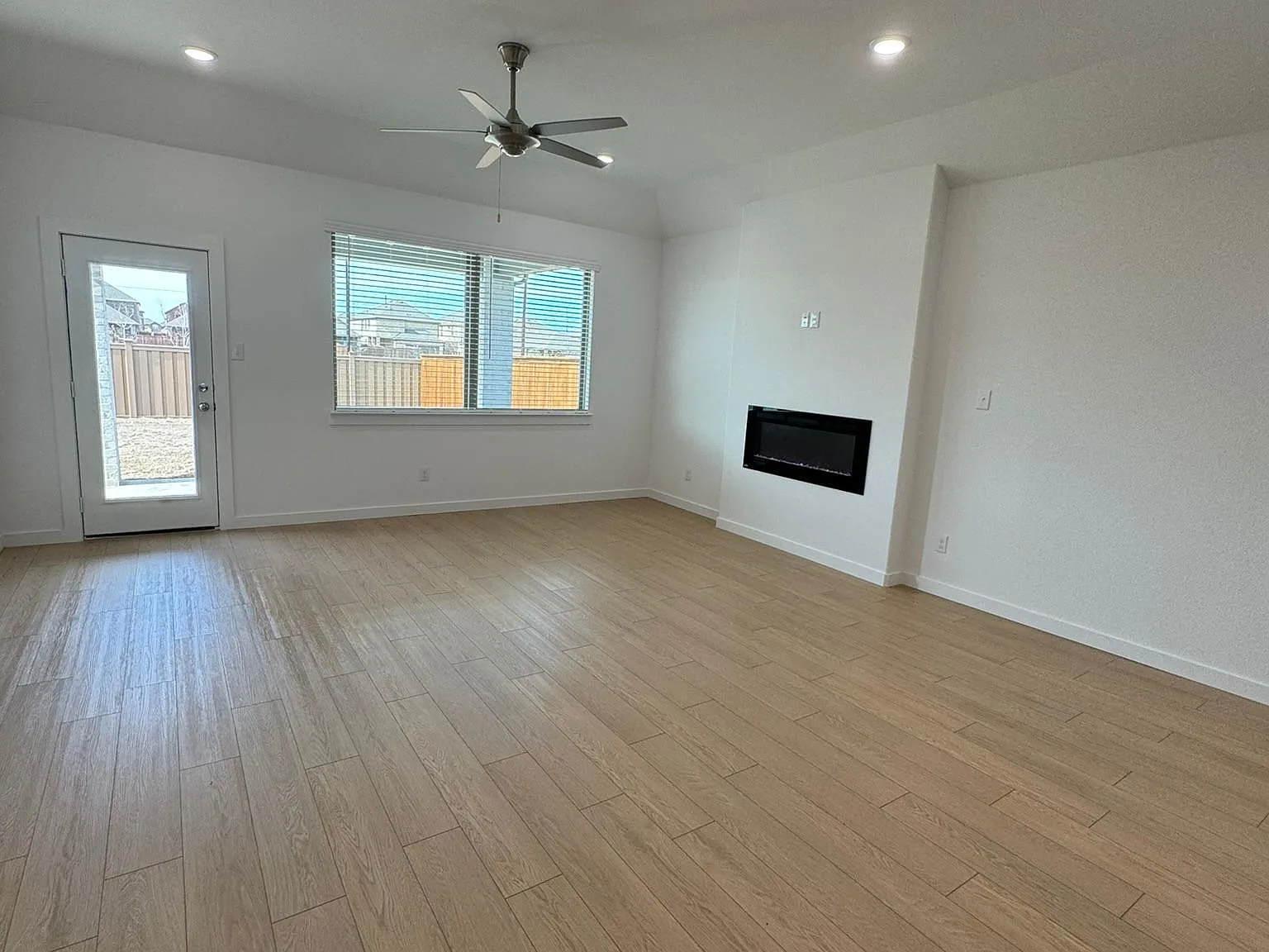 2817 Foxwood St — Photo 3