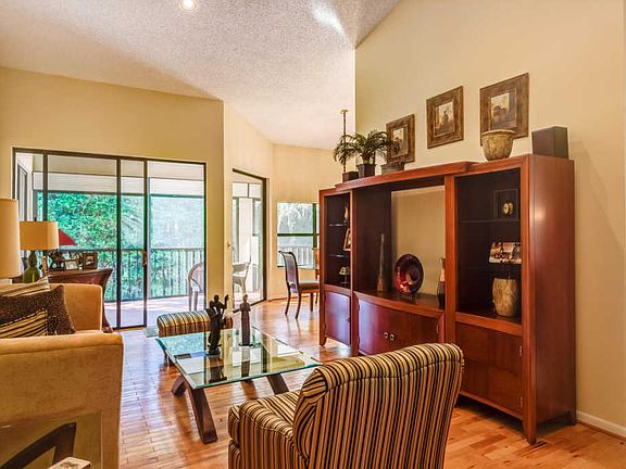 3rd image of 5382 Venetia Ct APT E