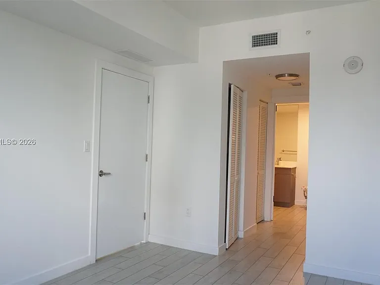 321 NE 26th St #705 — Photo 18