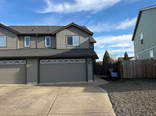 857 S 8th St, Harrisburg, OR 97446