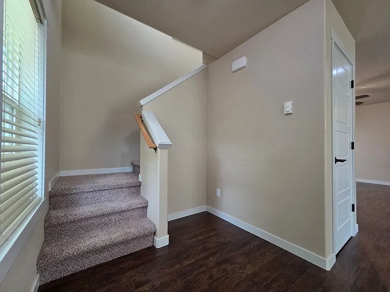 1344 Sinclair Dr — Photo 3