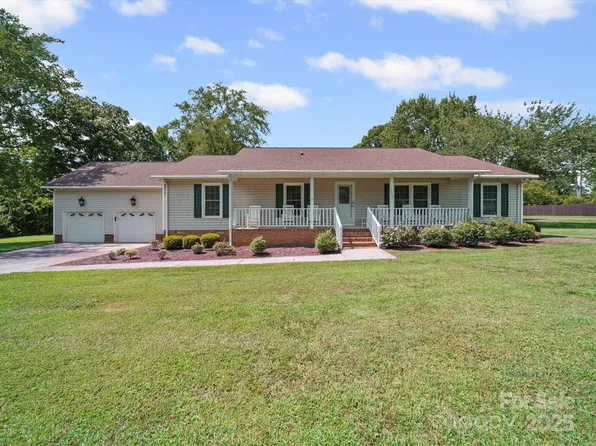 1302 Hawthorne Rd, Lancaster, SC 29720