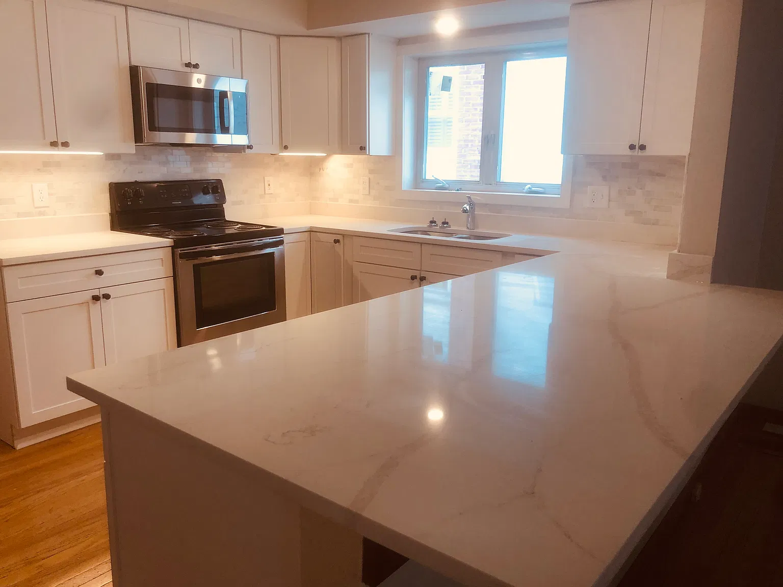 3 bed, 2000 sqft, $2,795 — Photo 2