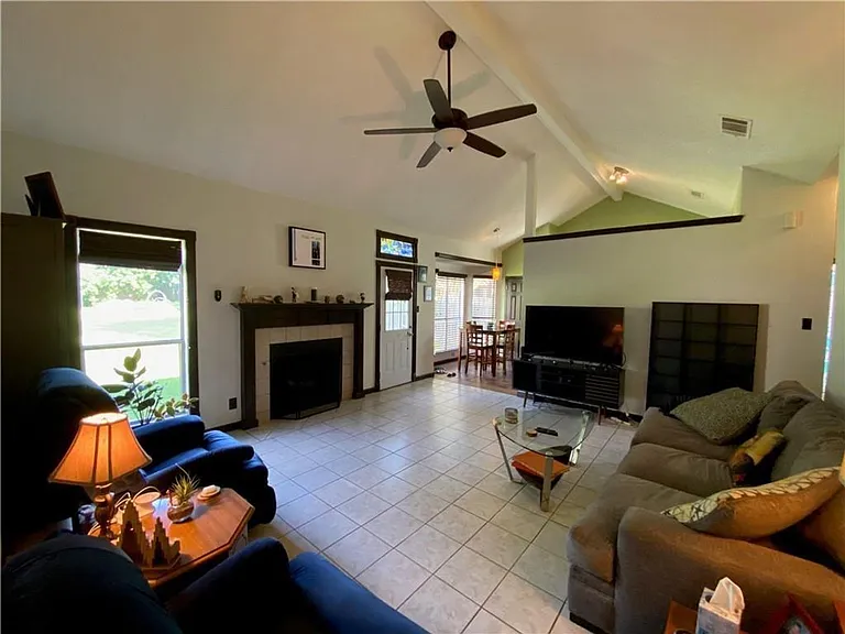 16402 Malden Dr — Photo 3