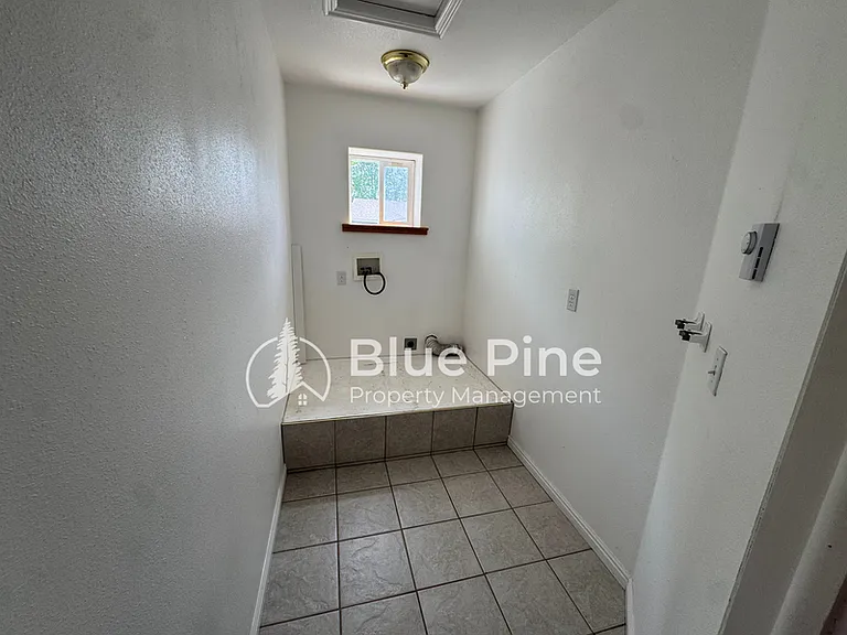 3535 Spring Creek Dr — Photo 13