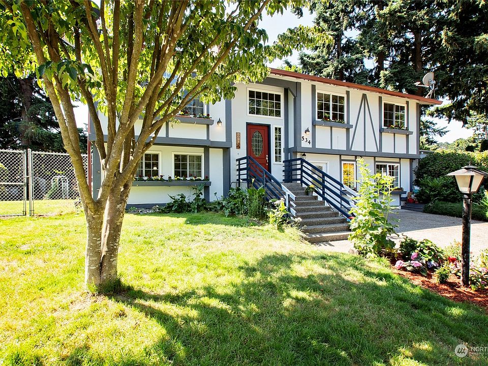 1st image of 534 Penguin Court SE