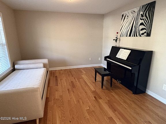 4th image of 114 Carolina Way