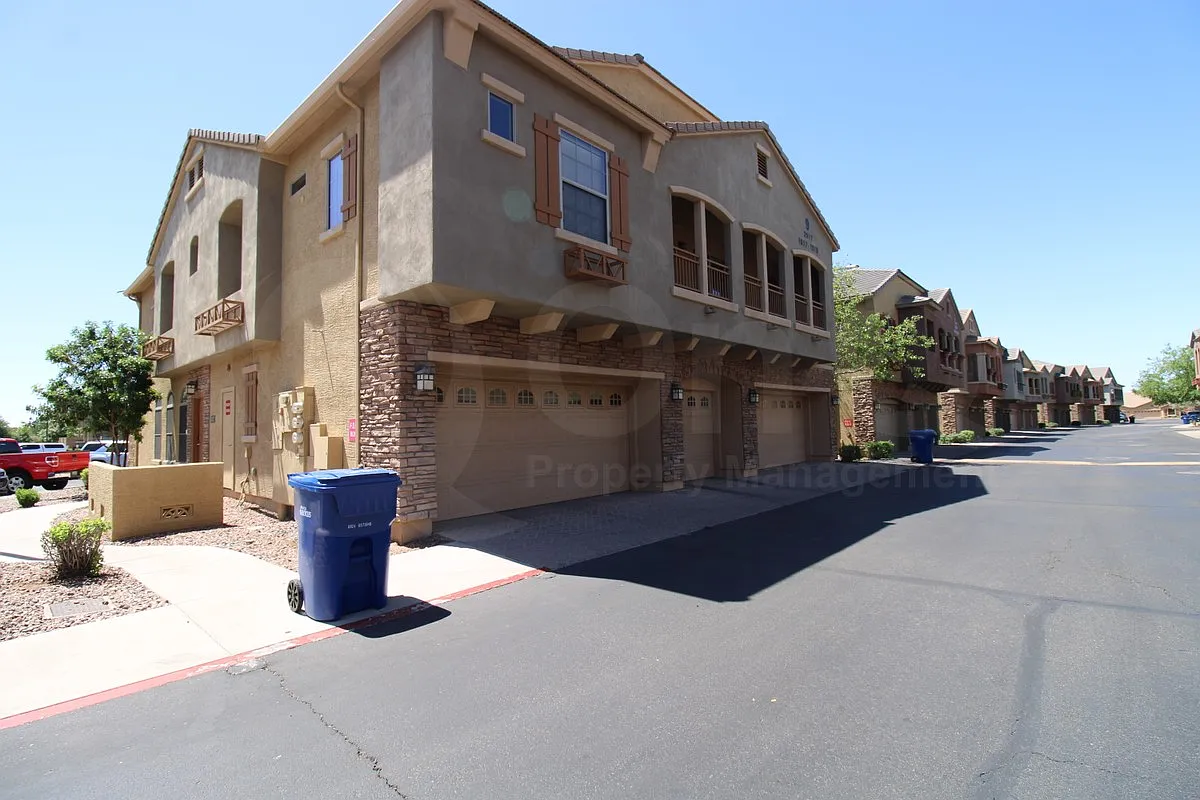 2 bed, 2.0 bath, 1184 sqft, $1,870 — Photo 1