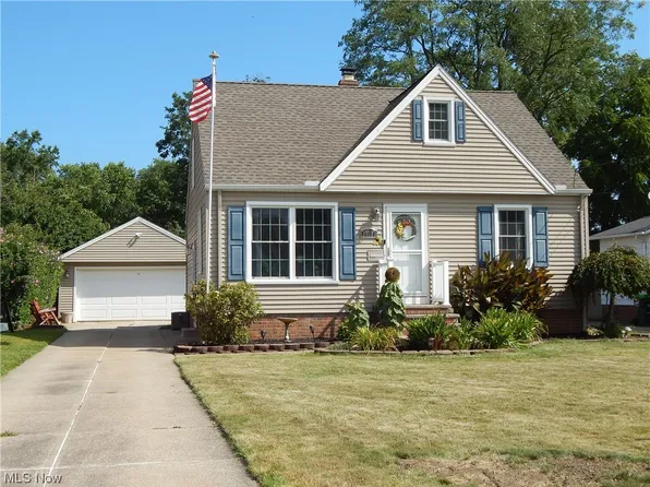 30081 Frank Dr, Wickliffe, OH 44092