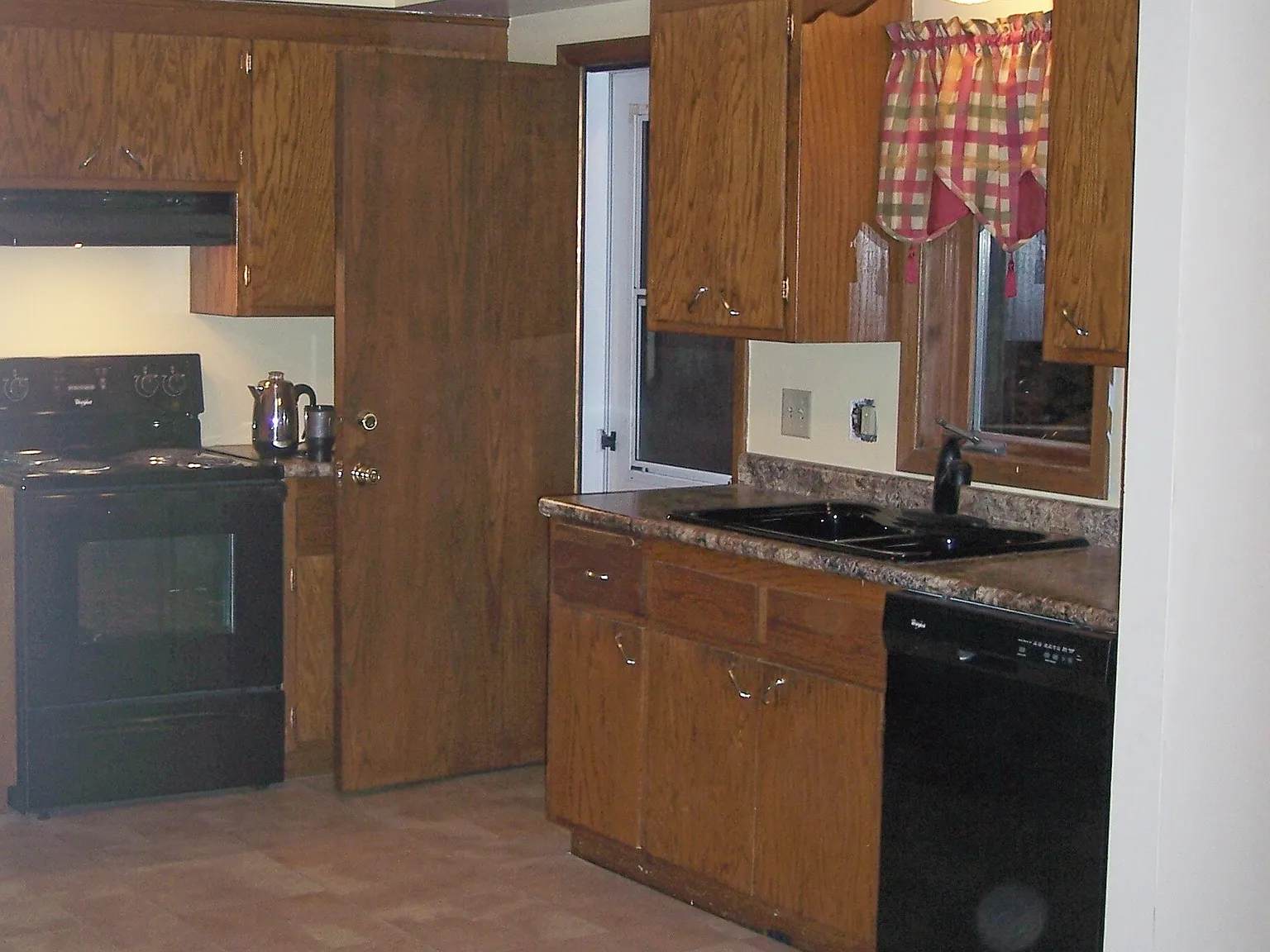 4 bed, 1937 sqft, $2,340 — Photo 4