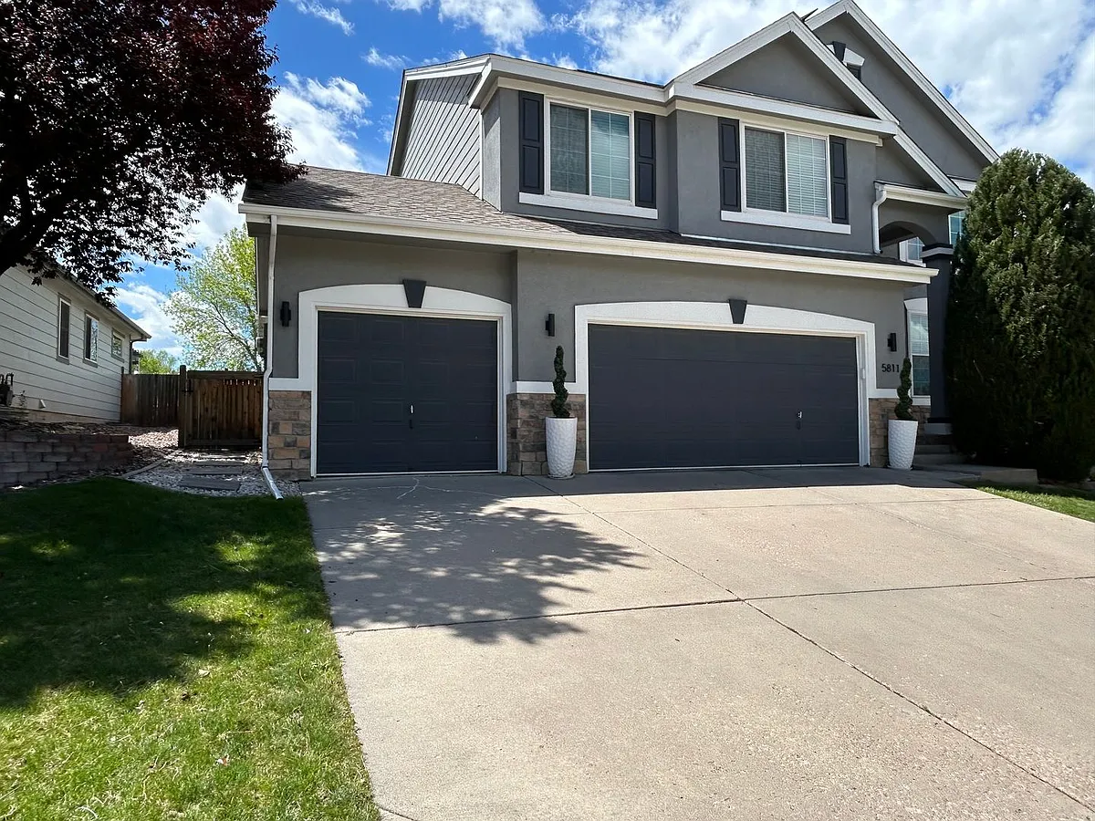 Photo 1 of 37 - 5811 Auburn Dr - Fort Collins, CO Primary Photo - 5811 Auburn Dr