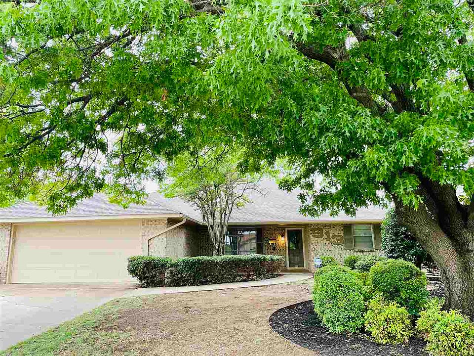 1st image of 913 NW Cheryl Cir