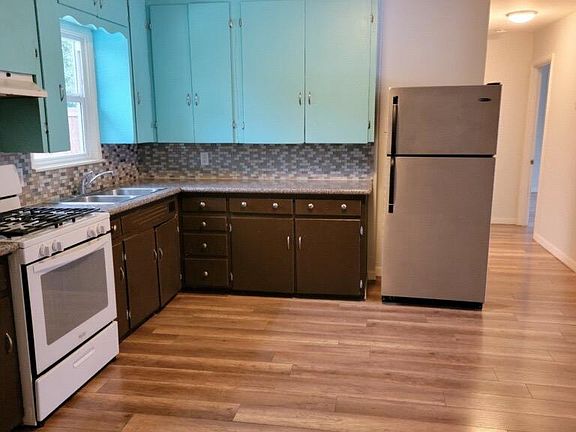 3rd image of 1009 Faris St