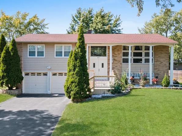 601 Derbyshire Ln, Bolingbrook, IL 60440