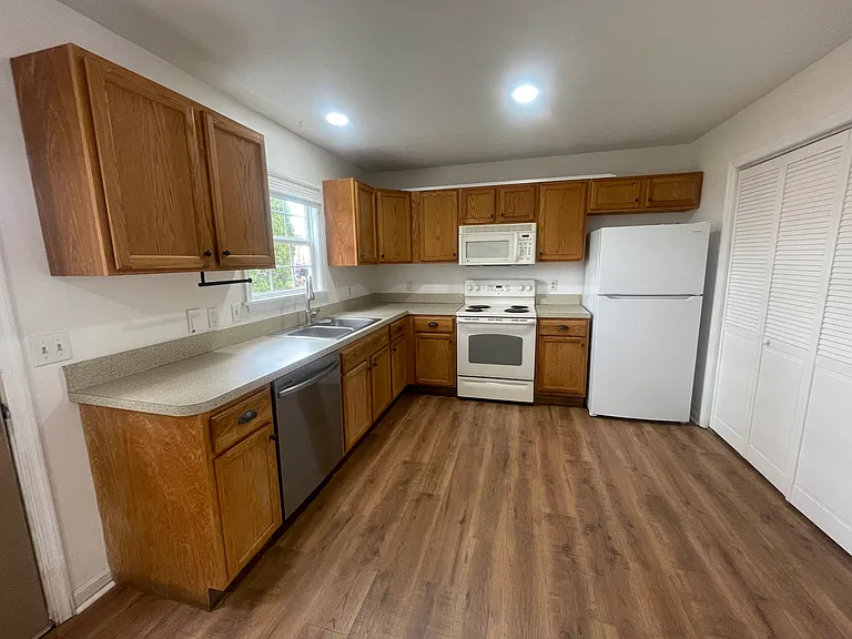 100 Warren Cir — Photo 3