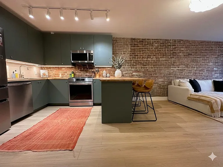 116 Oak St #1 — Photo 5
