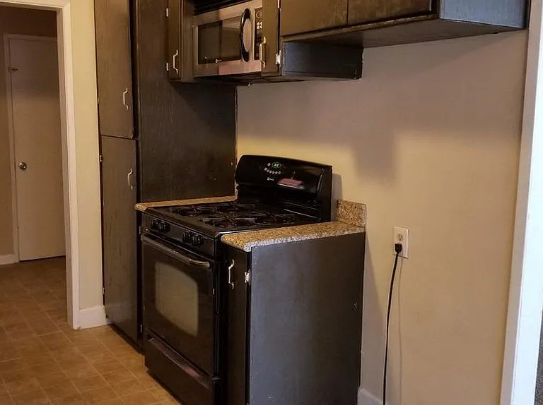 113 S Regal St — Photo 5