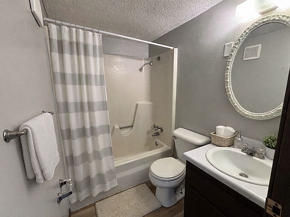 5th image of 3749 W 9th St APT 1