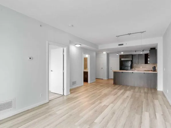 210 S 15th Ave SE #1804, Calgary, AB T2G 0B5