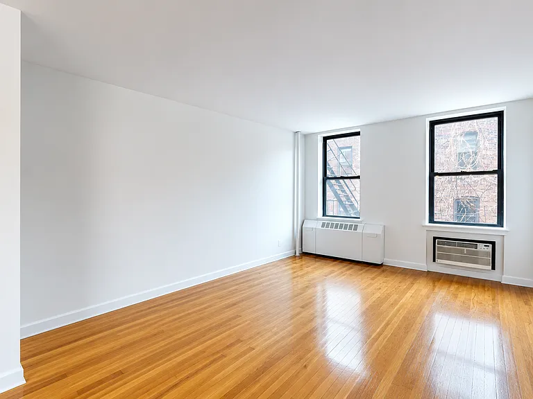 246 W 22nd St #19 — Photo 2