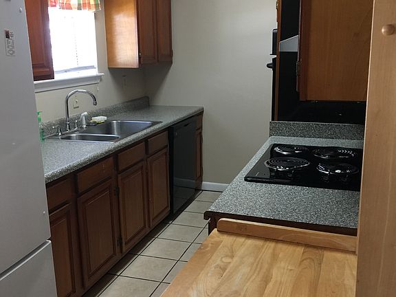 3rd image of 109 1/2 Delta St
