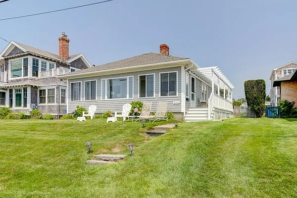 32 Esplanade St