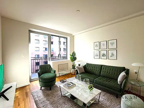 424 E 10th St #4D Photo 1