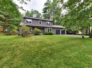 46 Rip Van Ln, Saratoga Springs, NY 12866