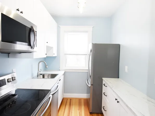 36 Washington St #2, Bristol, RI 02809