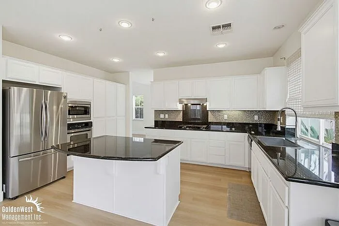706 Casita Ln — Photo 4