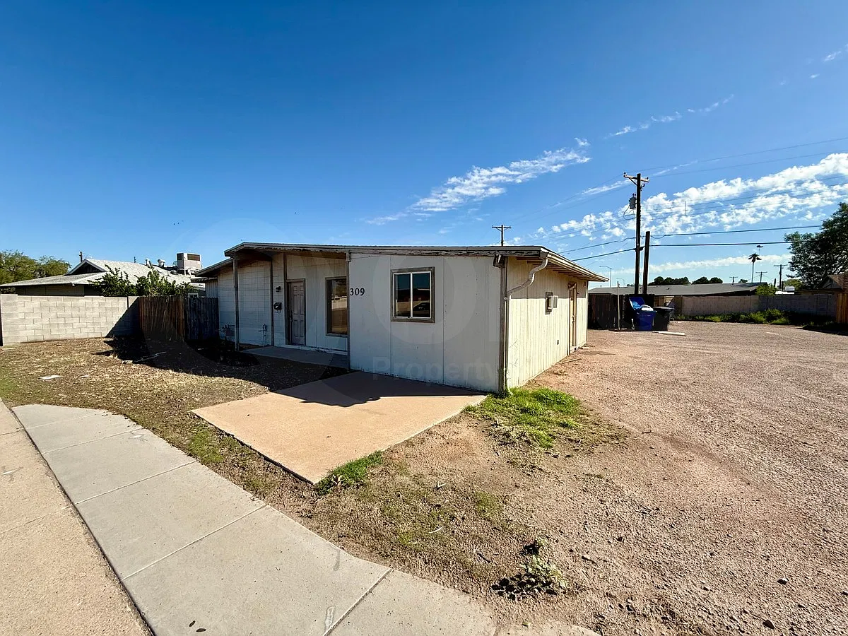 5 bed, 2.0 bath, 1564 sqft, $1,750 — Photo 2
