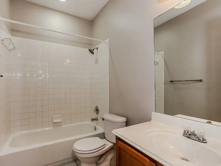 2407 Creekwood St — Photo 15