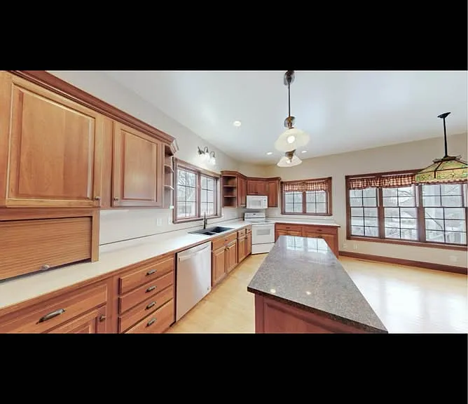 105 Lakeshore Dr NW — Photo 5