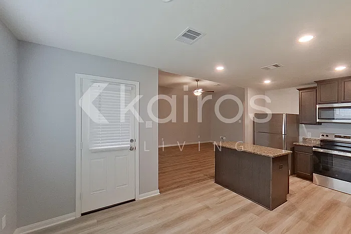 3 bed, 2.0 bath, 1366 sqft, $1,845 — Photo 4