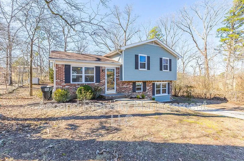 3 bed, 1.5 bath, 1596 sqft, $2,095 — Photo 2