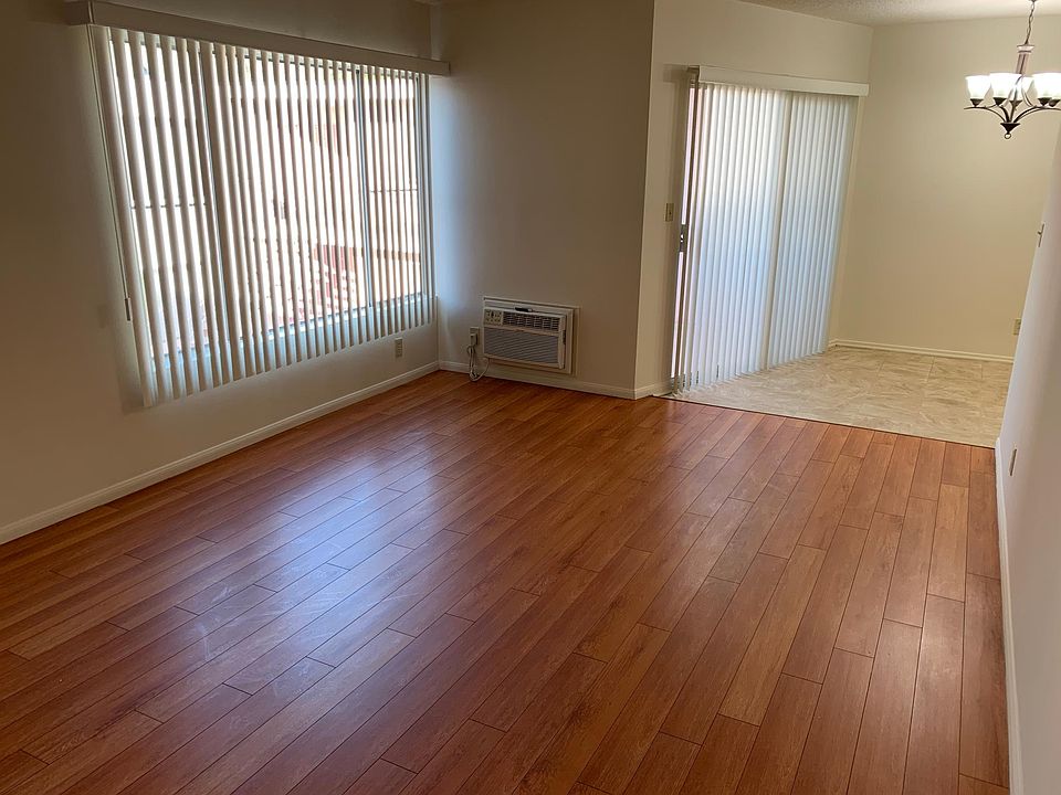 Living room & dining area