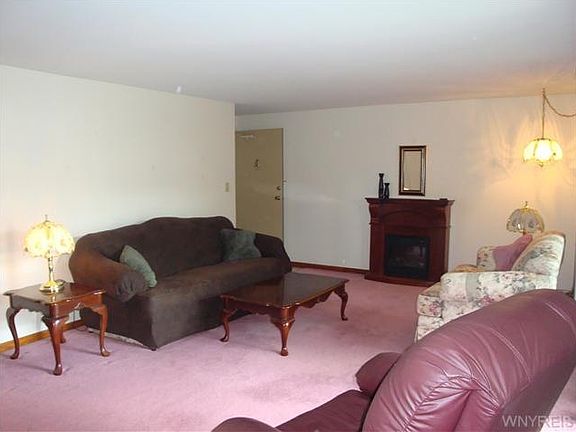 4th image of 25 Greenwich Dr APT 2