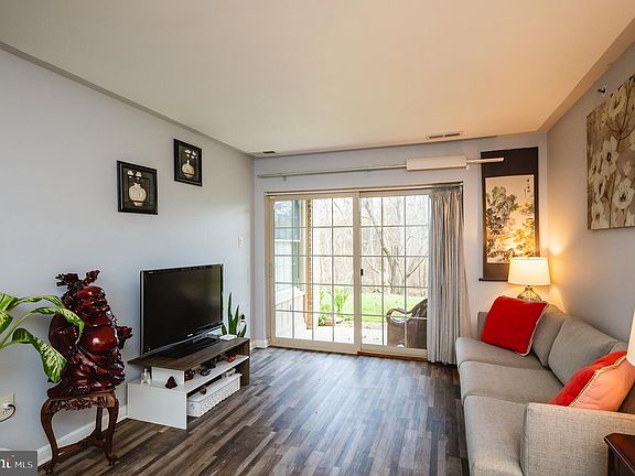 5th image of 3508 Back Pointe Ct Unit 1B