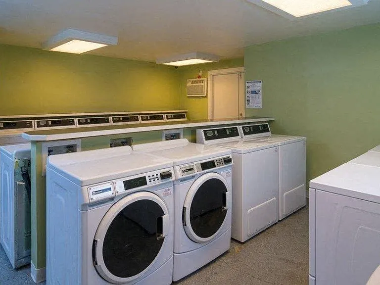 Central Pointe — Photo 11