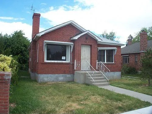 527 Thoma St photo 1