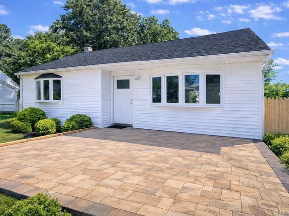 79 Johns Neck Road, Shirley, NY 11967