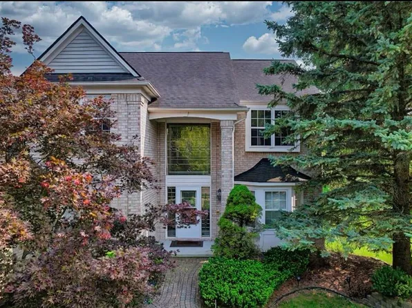 29301 Morningview Unit 86, Farmington, MI 48334