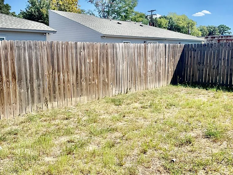 516-522 Live Oak Blvd — Photo 3