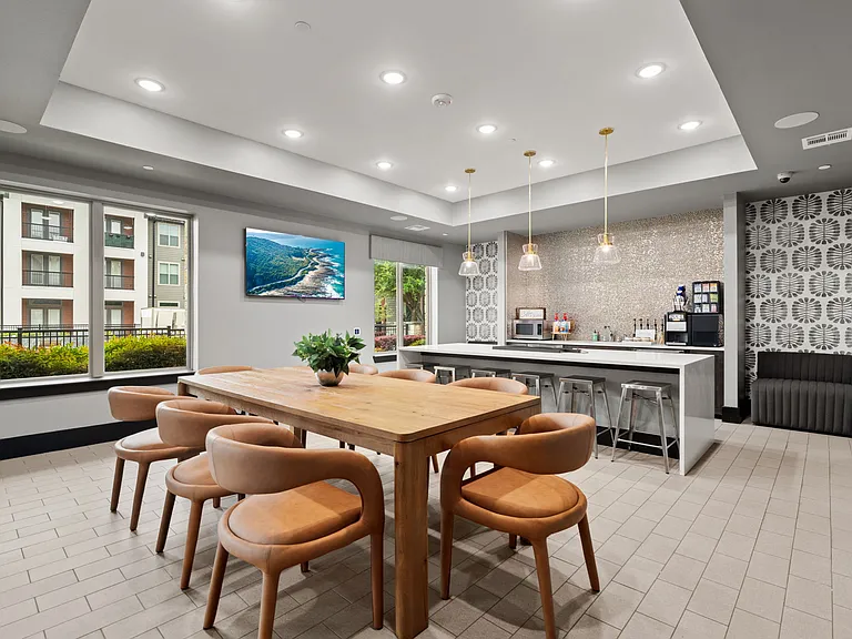 Axis Marketplace — Photo 15