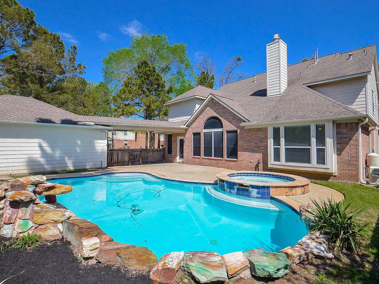 5 bed, 3.5 bath, 3389 sqft, $4,000 — Photo 1