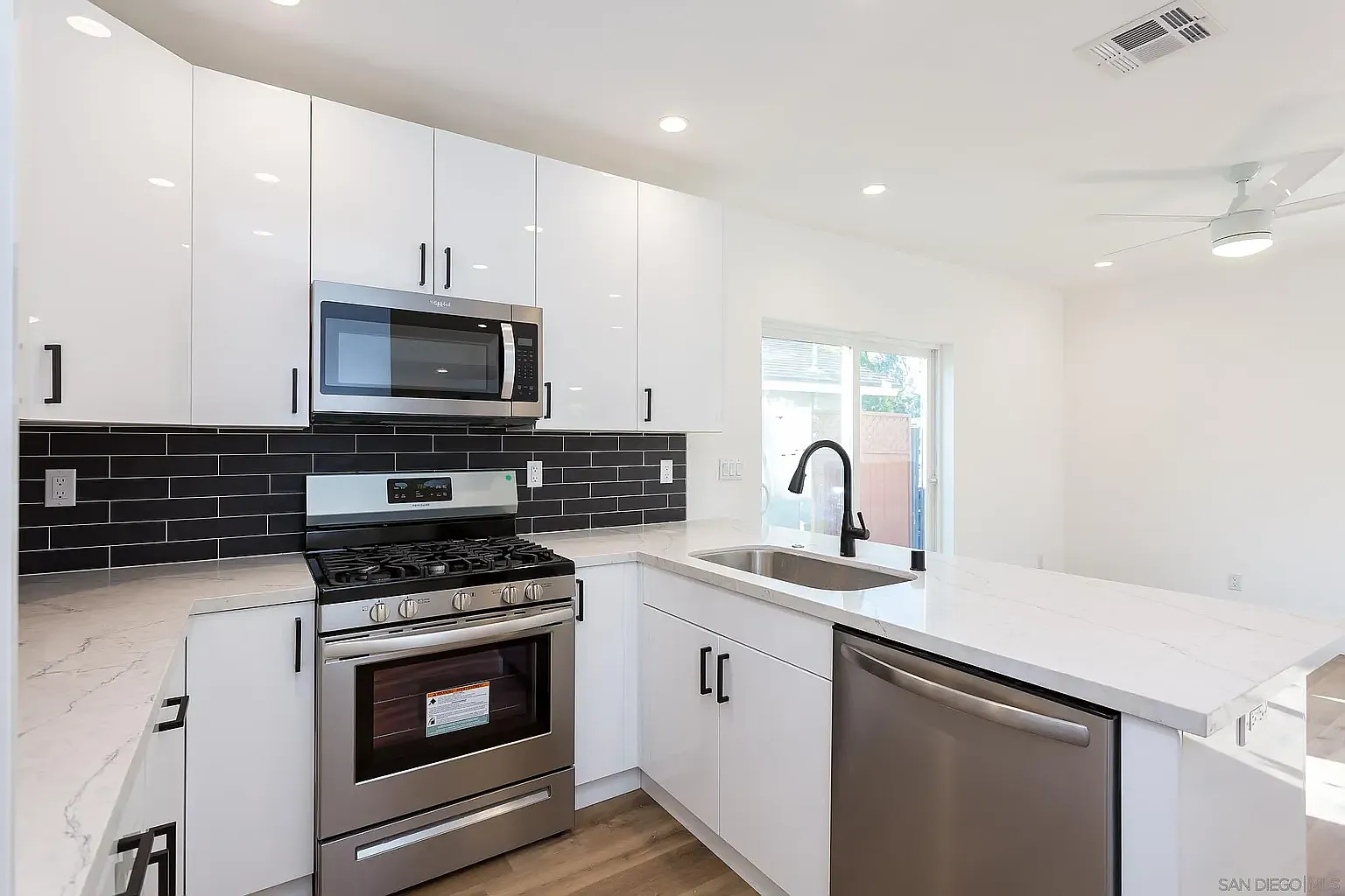 4 bed, 1200 sqft, $4,400 — Photo 4
